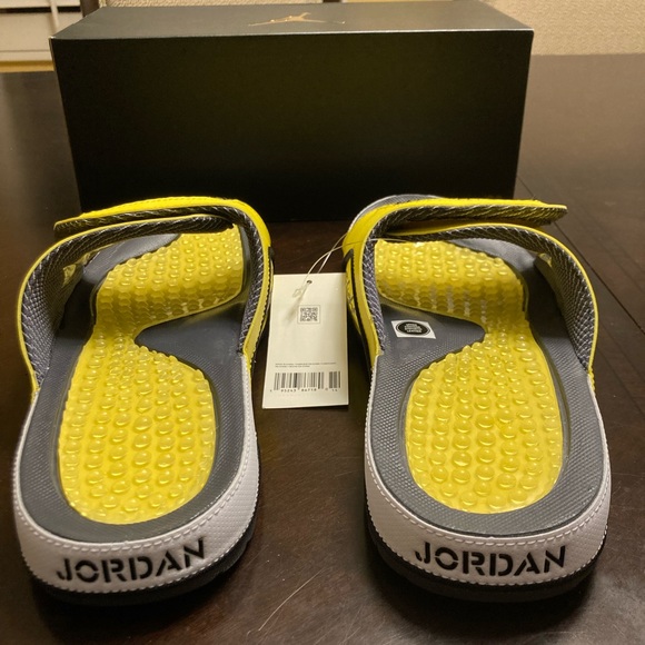 New Nike Jordan 4 Retro Lighting Slides Sandals - Picture 9 of 12